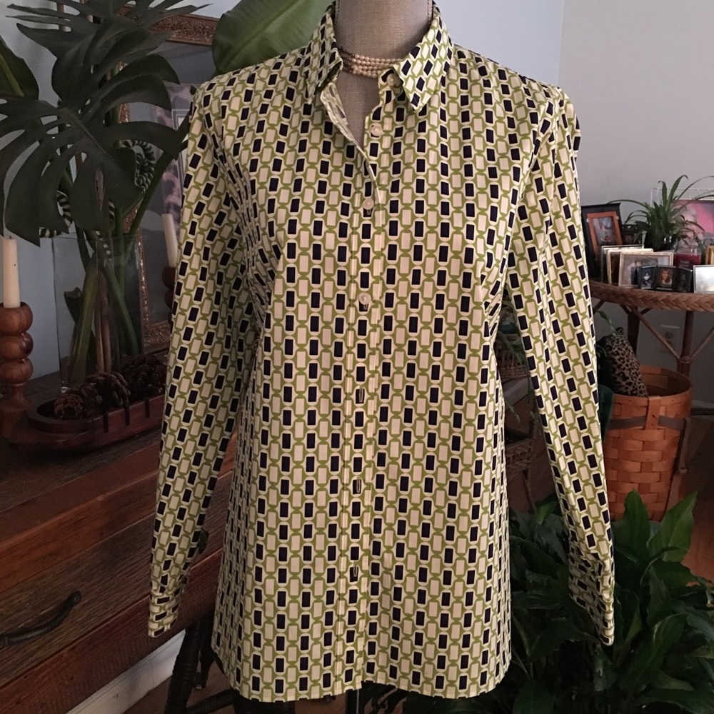 Button up women's tailored blouse